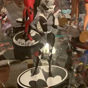 Harley Quinn Statue